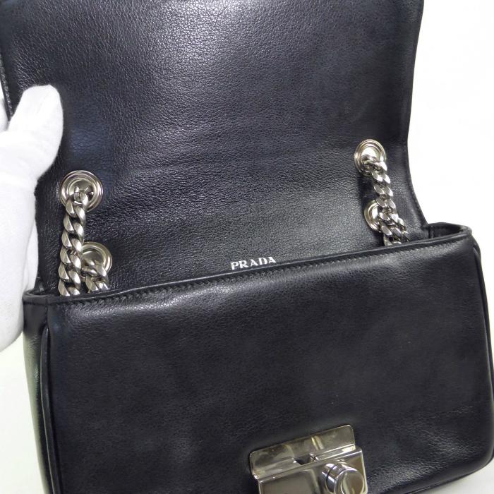 PRADA（プラダ） ストライプステッチ グラスカーフ 鍵付き チェーン