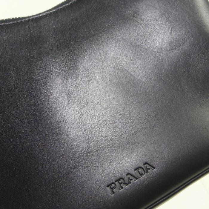 PRADA（プラダ） スムースレザー 肩掛け ハーフムーン ショルダー