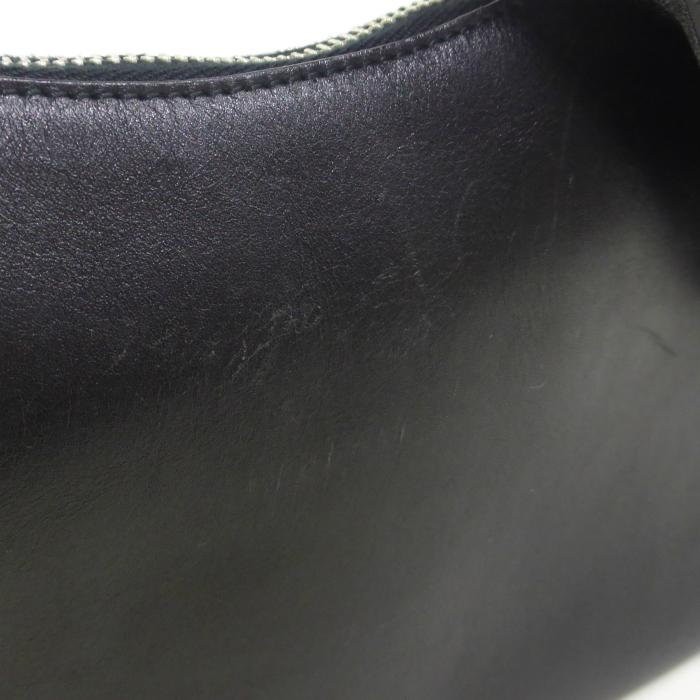 PRADA（プラダ） スムースレザー 肩掛け ハーフムーン ショルダー