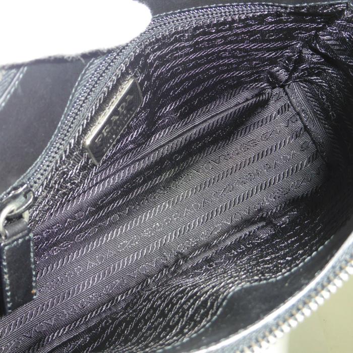 PRADA ワンショルダーバッグ ハーフムーン 肩掛け ロゴ型押し レザー PRADA（プラダ） スムースレザー 肩掛け ハーフムーン ショルダー
