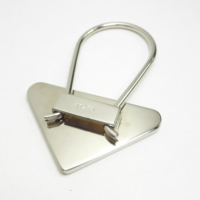 PRADA（プラダ） メタル キーリング ロゴ チャーム キーホルダー M713