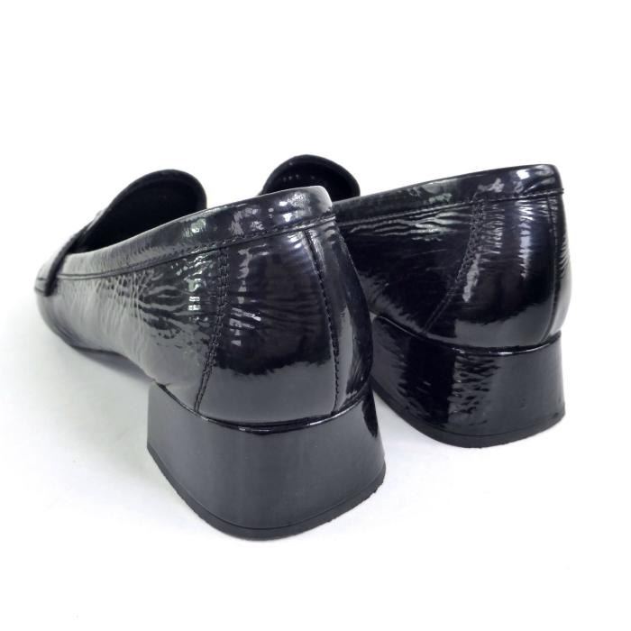 PRADA（プラダ） パテントレザー ローファー パンプス トライアングル