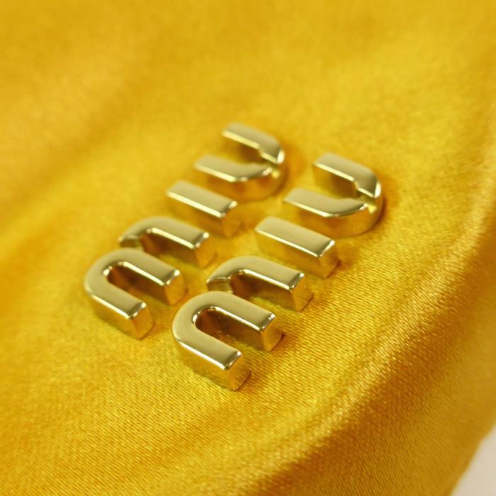 miu miu（ミュウミュウ） シルクサテン 巾着 ポーチ ミニバッグ 5NG010