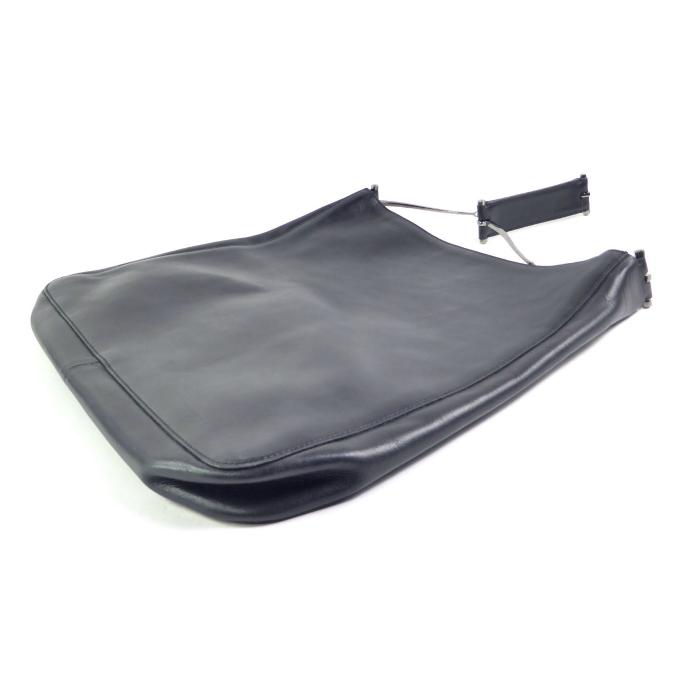 GUCCI（グッチ） レザー セミショルダー バッグ 肩掛け ポーチ付き