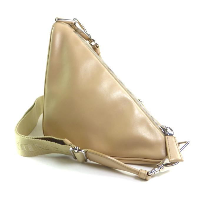 PRADA（プラダ） トライアングル レザー ショルダー バッグ エンボス 