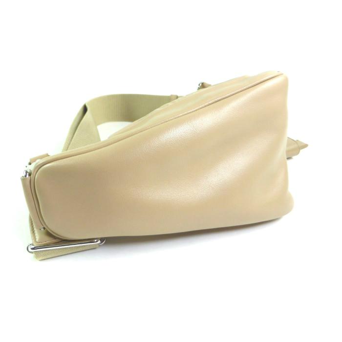 PRADA（プラダ） トライアングル レザー ショルダー バッグ エンボス 