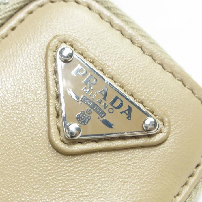 PRADA（プラダ） トライアングル レザー ショルダー バッグ エンボス 