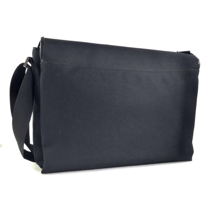 グッチ ショルダーバッグ メッセンジャー 斜めがけ ロゴ金具 ナッパレザー 黒 GUCCI（グッチ） メッセンジャー ナイロンキャンバス×レザー ビジネス