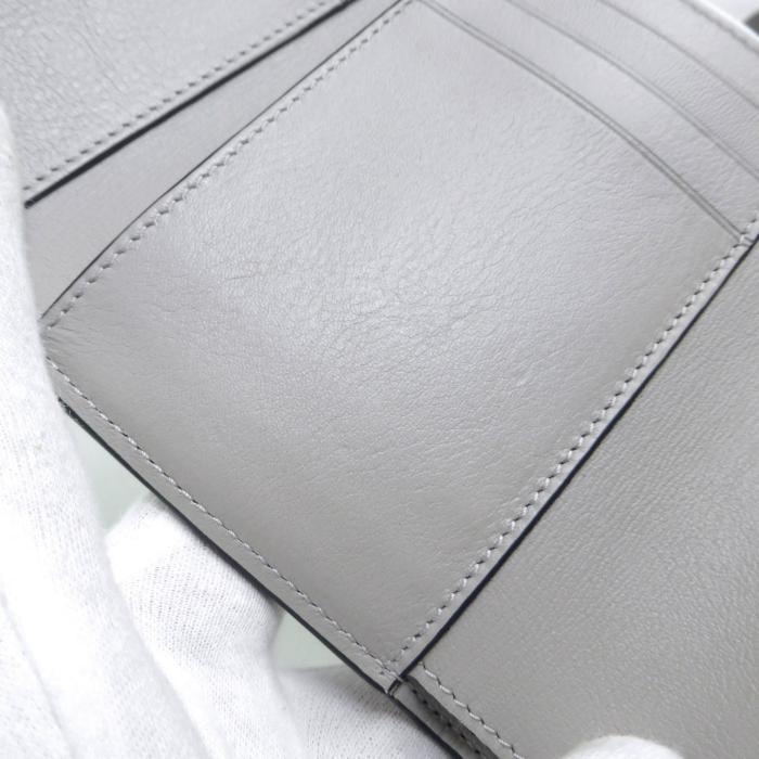 ロエベ （LOEWE） スモール バーティカル ウォレット 三つ折り コンパクト 財布 パールグレー（新品）の画像