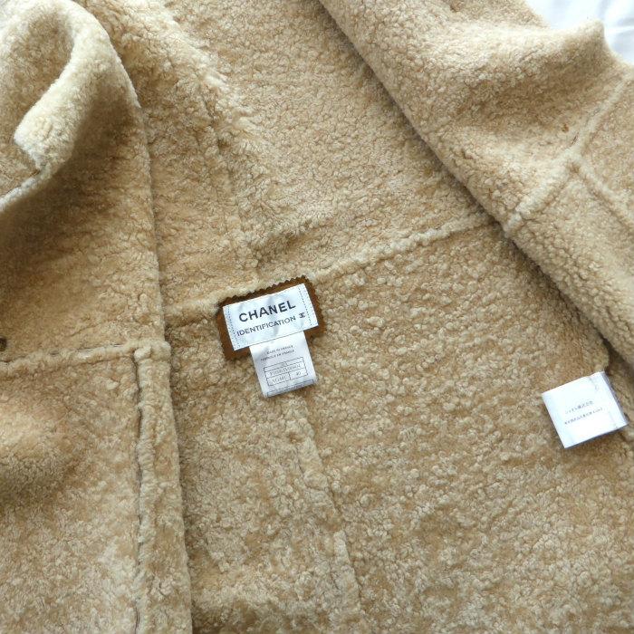 シャネル （CHANEL）IDENTIFICATION レザー ムートンベスト 00A #40 ブラウン P16063 ウェア（中古）の画像