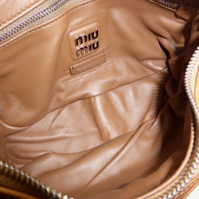 miu miu（ミュウミュウ） ポケット ミニ ナッパレザー ハーフムーン
