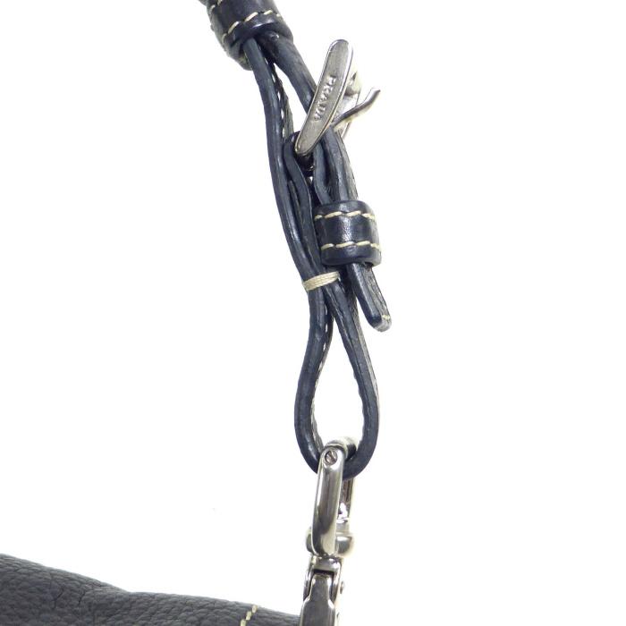 PRADA（プラダ） レザー タッセルチャーム付き ショルダー クラッチ