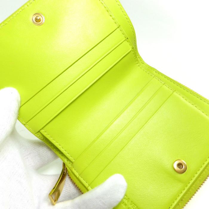 ボッテガヴェネタ　カセット　二つ折り財布　ファスナー　イエロー　黄緑系 BOTTEGA VENETA（ボッテガ・ヴェネタ） ボッテガ ヴェネタ イントレ