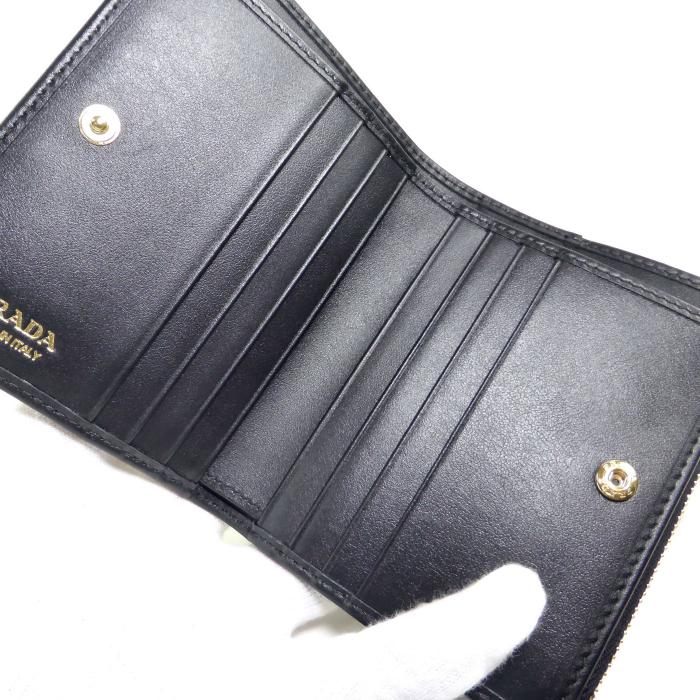 【新品】プラダ 二つ折り財布 三角ロゴ カーフレザー 黒 1ML050 PRADA（プラダ） CITY CALF トライアングル コンパクト 二つ折り 財布