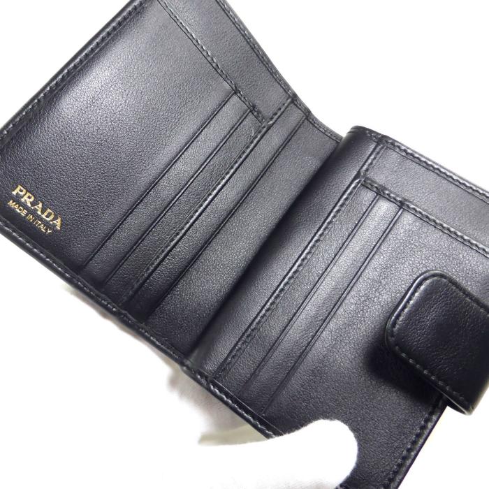 PRADA（プラダ） ソフトグレインレザー ロゴ コンパクト 二つ折り 財布
