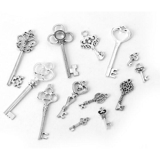 ZARAH VOIGT アクリル 鍵モチーフネックレス アクセサリー