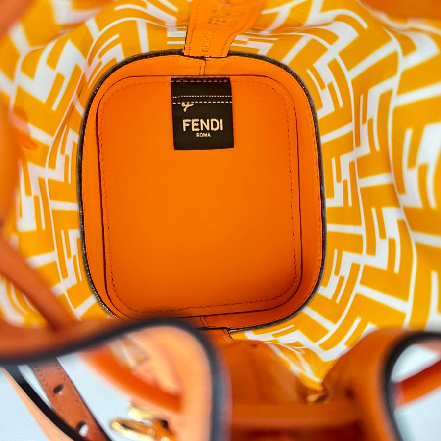 FENDI（フェンディ） モントレゾール PVC ビニール ショルダーバッグ