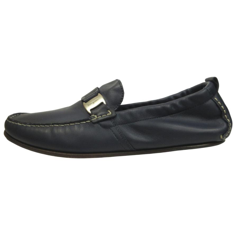 美品 Salvatore Ferragamo サルヴァトーレフェラガモ ヴァラリボン ドライビング シューズ ローファー モカシン レザー 6 24.5cm 紺 メンズ 古着 中古 | 