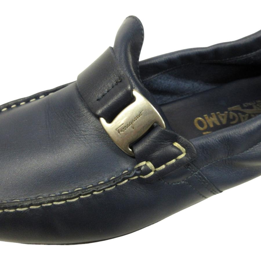 美品 Salvatore Ferragamo サルヴァトーレフェラガモ ヴァラリボン ドライビング シューズ ローファー モカシン レザー 6 24.5cm 紺 メンズ 古着 中古 |  | 05