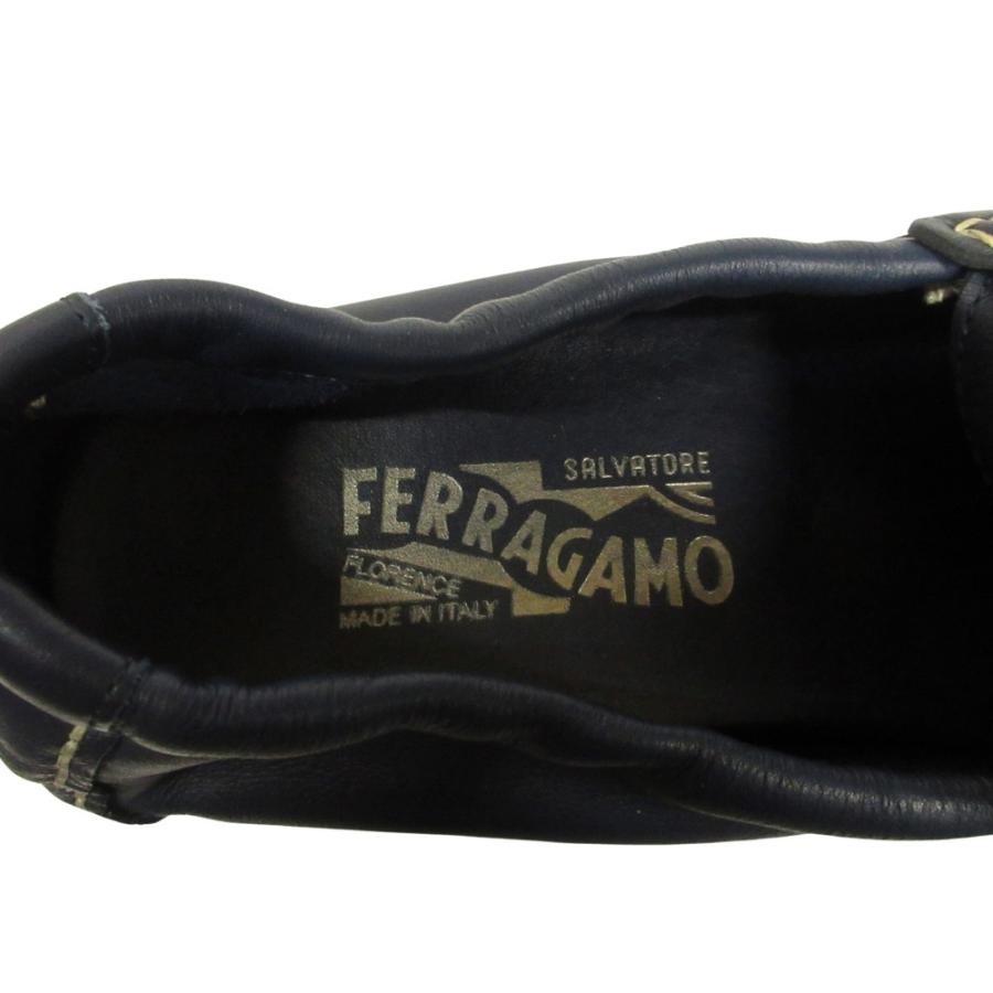 美品 Salvatore Ferragamo サルヴァトーレフェラガモ ヴァラリボン ドライビング シューズ ローファー モカシン レザー 6 24.5cm 紺 メンズ 古着 中古 |  | 08