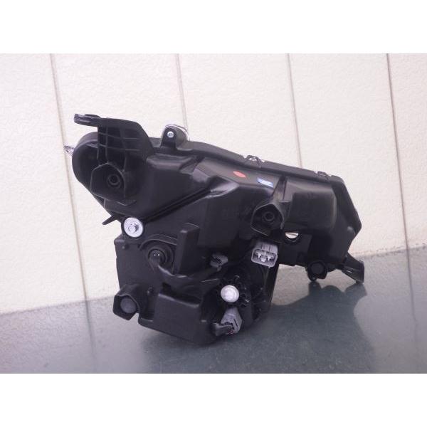 2165042 タンク/トール/ジャスティ 前期 左ライト LED STANLEY W3917