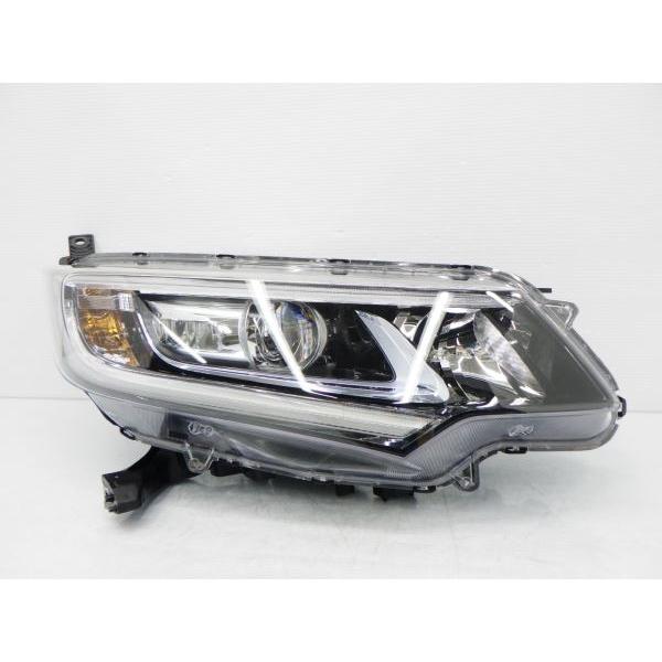 GB8 フリード➕　右ヘッドライト スタンレー　W2172 ホンダ（HONDA） 2169741 フリードハイブリッド GB7/GB8 前期 右ヘッド