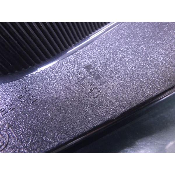 ヴォクシー T19862 80系 後期 左テールランプ KOITO 28-243 ZRR80