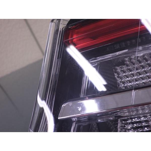 トヨタ（TOYOTA） T17461 カローラスポーツ 210系 前期 右テールランプ