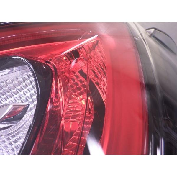 トヨタ（TOYOTA） T17461 カローラスポーツ 210系 前期 右テールランプ
