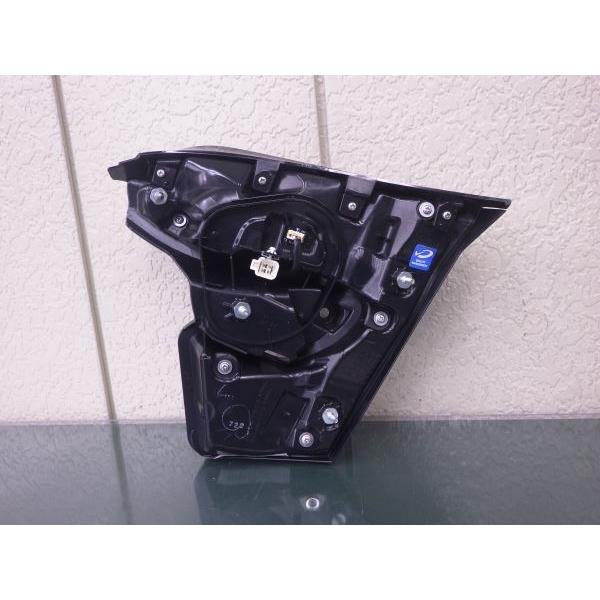 T60562 C-HR 前期 左リヤランプ LED KOITO 10-105 ZYX10/NGX10/NGX50
