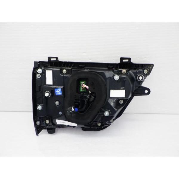 ランドクルーザー T37261△ ZX/GR SPORT 300系 右リヤランプ