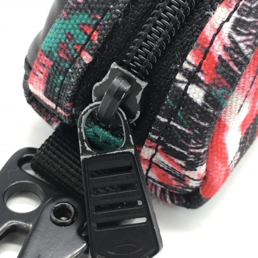 30%OFF価格／Oakley オークリー ボールケース 黒×レッド 総柄 ティー