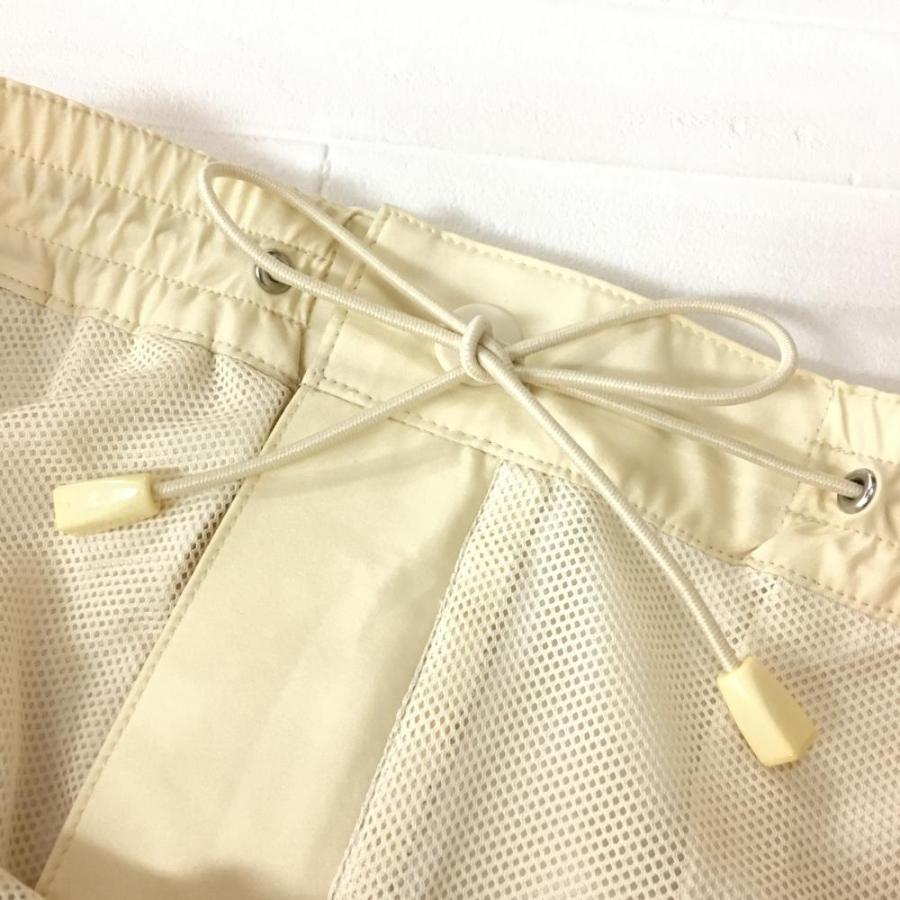 BURBERRY バーバリーゴルフ ナイロンパンツ クリーム色 裏 BURBERRY バーバリーゴルフ ナイロンパンツ クリーム色 裏