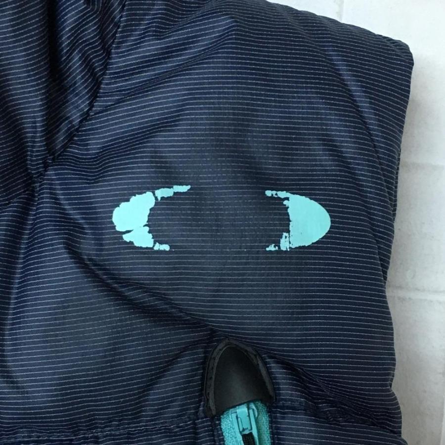 10%OFF価格／Oakley オークリー フード付ダウンベスト ネイビー×ミント