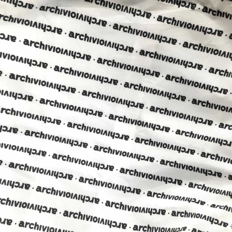 archivio（アルチビオ） アウターベスト 白×黒 ロゴ総柄 撥水