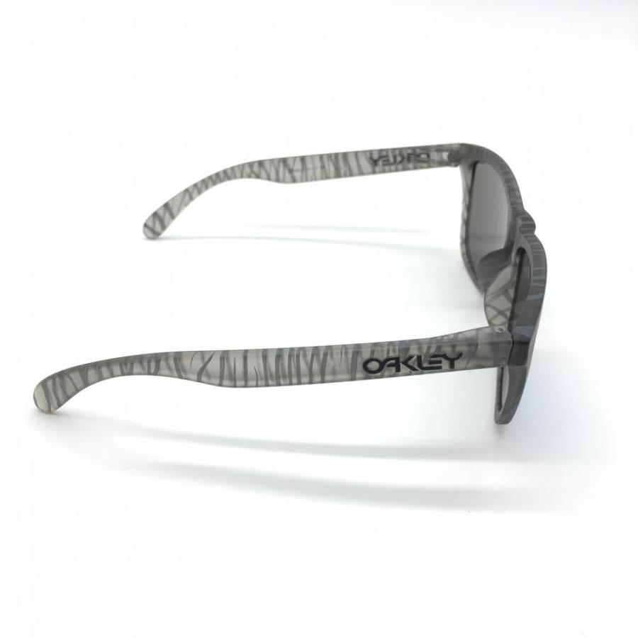 超美品】オークリー スポーツサングラス グレー 9245-25 FROGSKINS 
