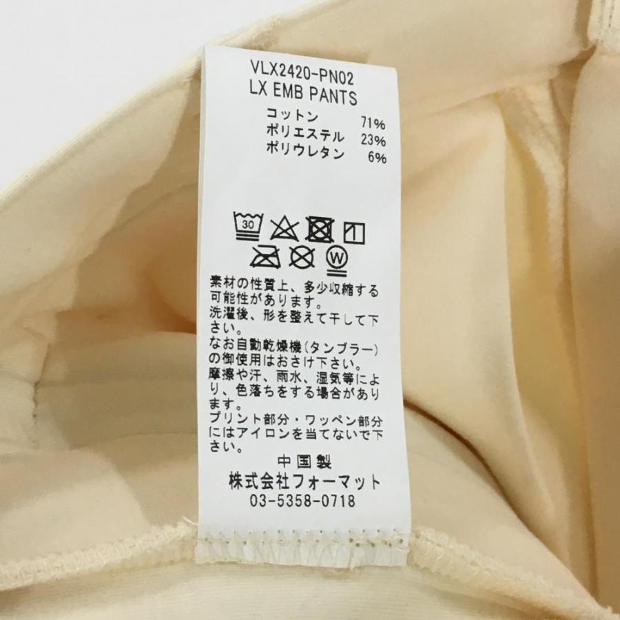 V12（ヴィ・トゥエルヴ） パンツ アイボリー×黒 ダンボールニット 立体