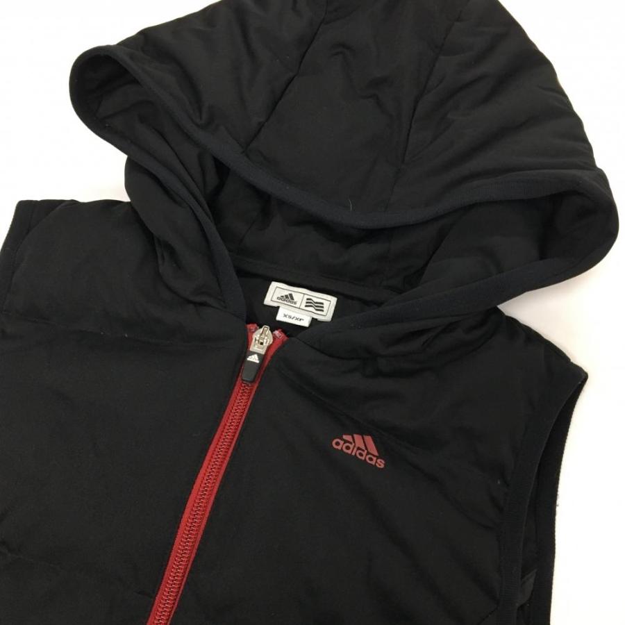 adidas（アディダス） ロングダウンベスト 黒×レッド フード付
