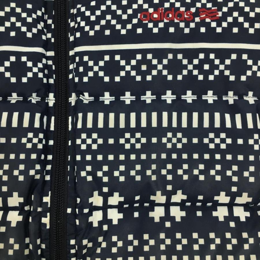 adidas（アディダス） ダウンベスト ネイビー×白 総柄 ネック内側起毛