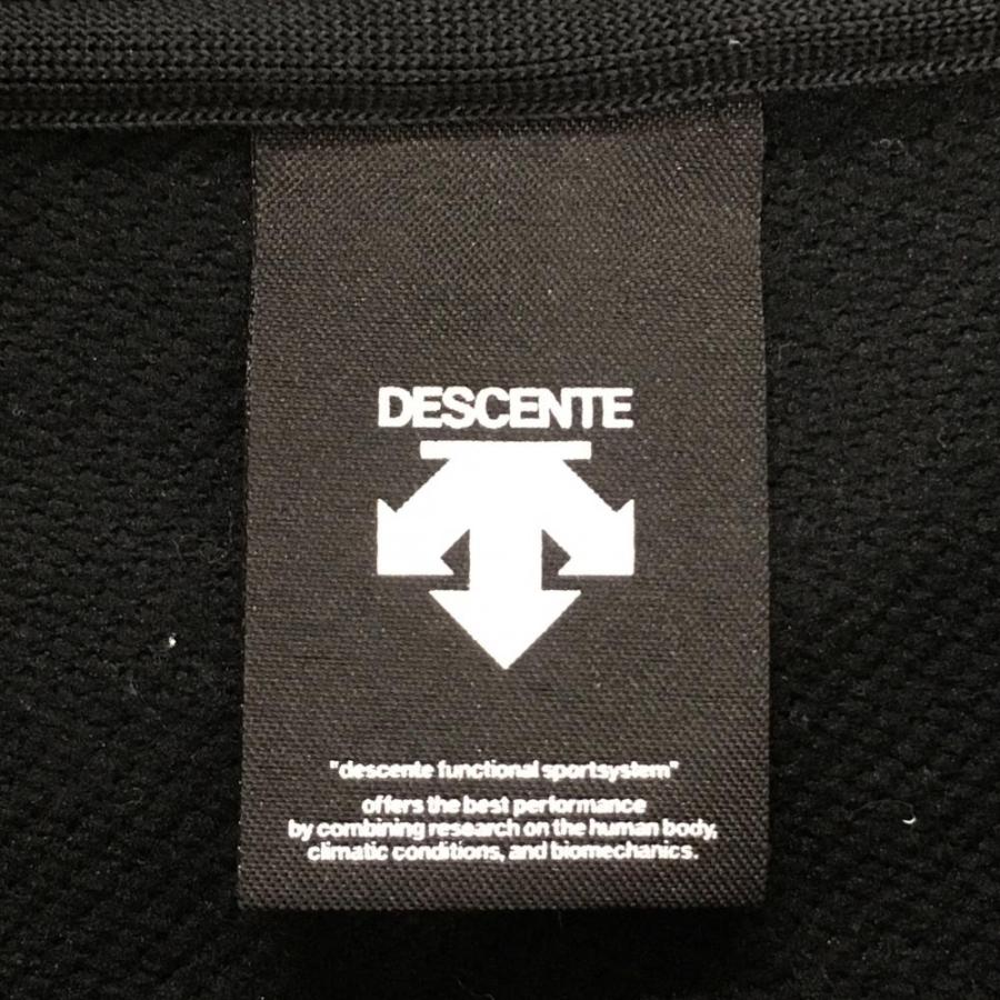 DESCENTE（デサント） パーカー 黒 肩ロゴ刺しゅう白 トレーナー