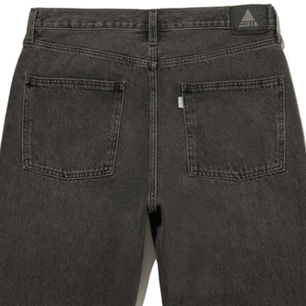 ルーシー・リー Levi's（リーバイス） A7488-0014 SILVERTAB ルーズフィット ブラック