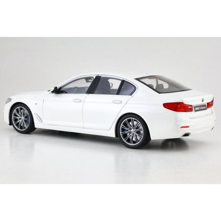 京商 1/18 BMW 5シリーズ G30 ホワイト : 寝具・インテリアの