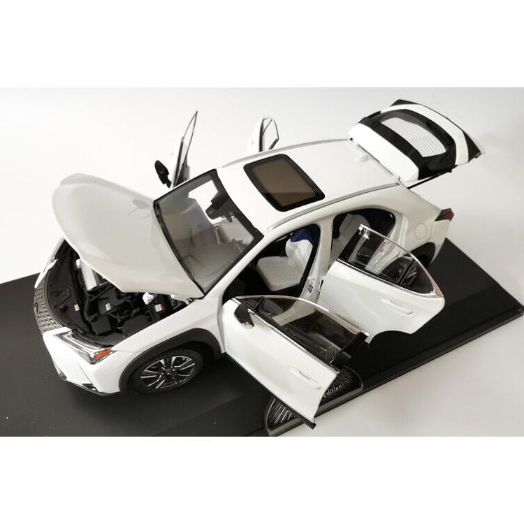 限定レクサス 1/18 UX260h 改装版 1/18キャリーバッグと展示台付き レクサス特注 1/18 レクサス UX260h 2020 ホワイト : 寝具・インテリア
