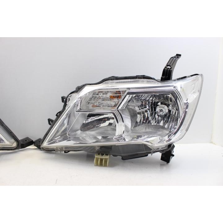 日産 セレナ C26 前期 ヘッドライト 左右セット ハロゲン　レベ付 美品 セレナ C26 前期 ヘッドライト 左右 ハロゲン レベ付 コイト 100
