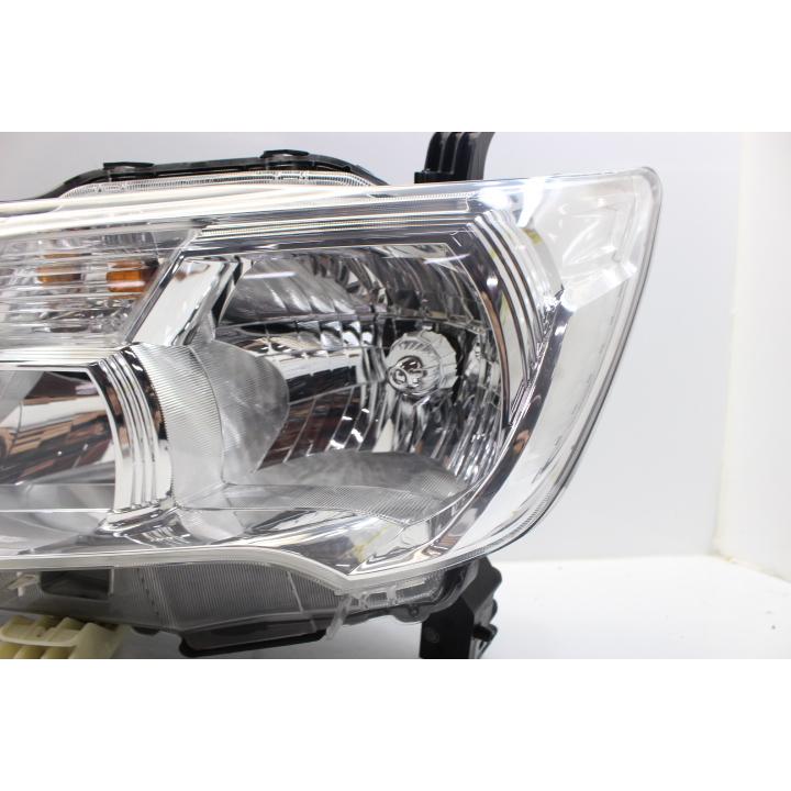 日産 セレナ C26 前期 ヘッドライト 左右セット ハロゲン　レベ付 美品 セレナ C26 前期 ヘッドライト 左右 ハロゲン レベ付 コイト 100