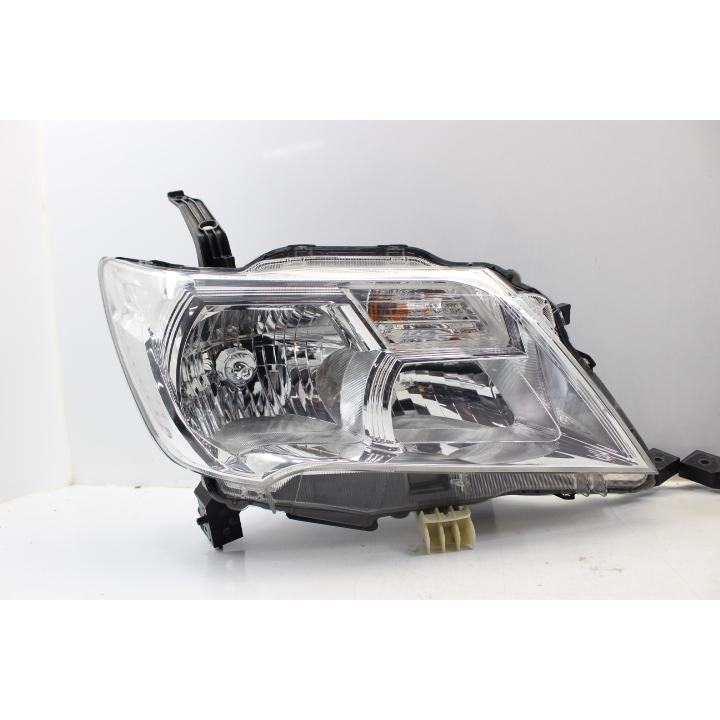 日産 セレナ C26 前期 ヘッドライト 左右セット ハロゲン　レベ付 美品 セレナ C26 前期 ヘッドライト 左右 ハロゲン レベ付 コイト 100
