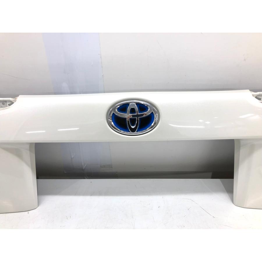 トヨタ プリウス ZVW50 後期 純正 リアゲート ガーニッシュ 76801