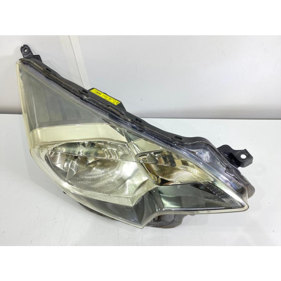 トヨタ ラクティス NCP120系 純正HIDヘッドライト左右 ラクティス NCP120 前期 純正HIDヘッドライト 右 ICHIKO52-212 （24-37