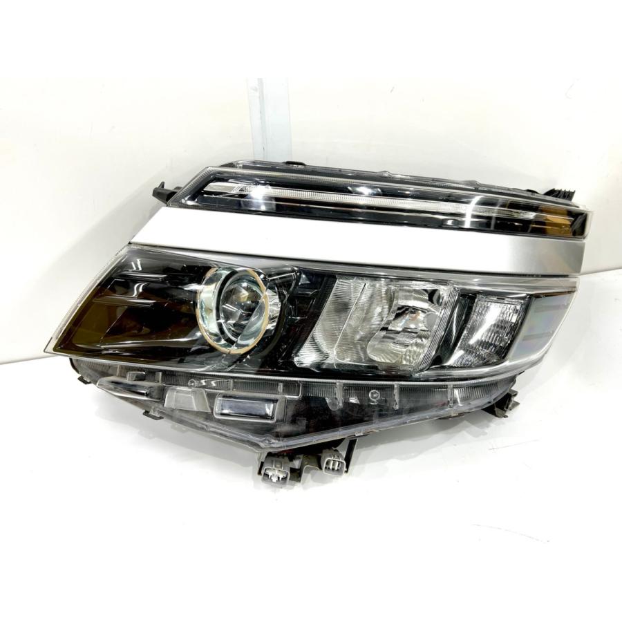 トヨタ　ヴォクシー　左ヘッドライト　ZRR80 ヴォクシー ZRR80 前期 純正ヘッドライト 左 ICHIKOH28-230 刻印M