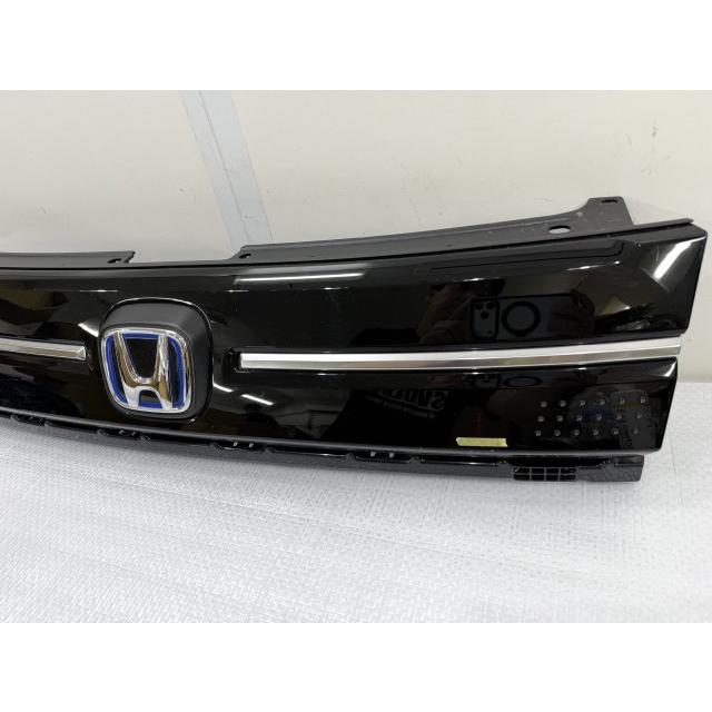 型式6AA-GT5フリードのフロントバンパーとフロントグリルのセット